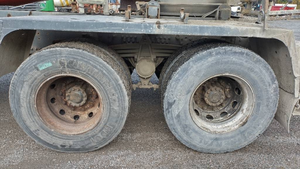 Volvo FM9 8x4 full steel,manual, mixer - Tovornjak cisterna: slika 5 Volvo FM9 8x4 full steel,manual, mixer - Tovornjak cisterna: slika 5