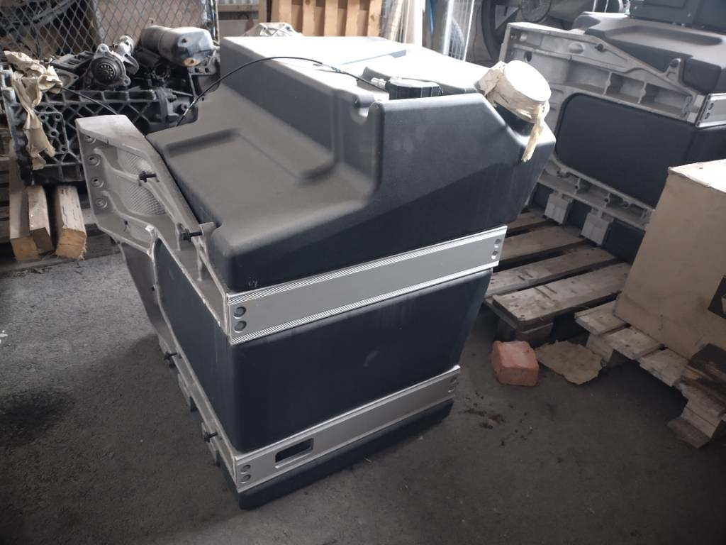 Volvo Polttoaine tankki 2+2 - Okvir/ Šasija za Tovornjak: slika 1 Volvo Polttoaine tankki 2+2 - Okvir/ Šasija za Tovornjak: slika 1