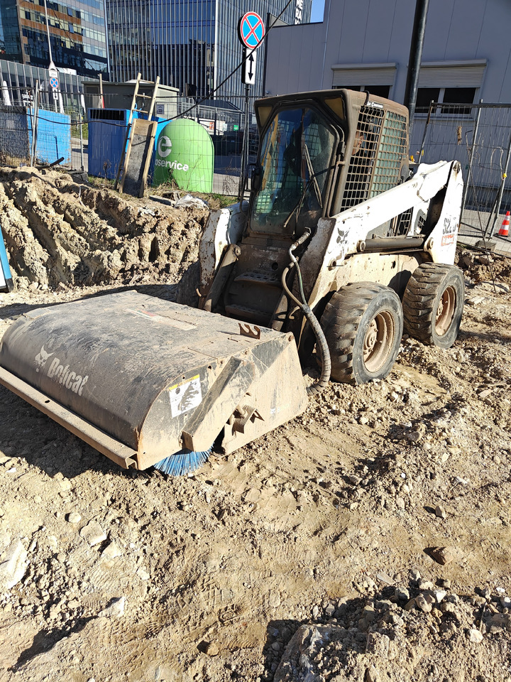 BOBCAT S220 - Mini nakladalec: slika 2 BOBCAT S220 - Mini nakladalec: slika 2