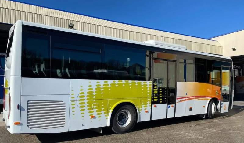 Iveco CROSSWAY/ DŁUGOŚĆ 10.70 M / MANUAL / EURO 6 - Primestni avtobus: slika 3 Iveco CROSSWAY/ DŁUGOŚĆ 10.70 M / MANUAL / EURO 6 - Primestni avtobus: slika 3