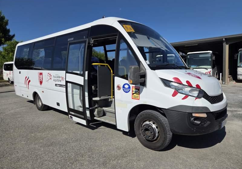 Iveco ROSERO FIRST / SPROWADZONE / 35 MIEJSC - Minibus, Potniški kombi: slika 1 Iveco ROSERO FIRST / SPROWADZONE / 35 MIEJSC - Minibus, Potniški kombi: slika 1