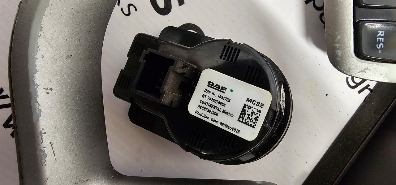 DAF DAF XF, CF, XF106 emission buttons set, control units, light control switch, voltage converter 1726282, 0657561, 1931725, 2151452, 2162812, 1368354, 1726283, 1316300, 1235163, 1368353, 1726283 - ECU: slika 4 DAF DAF XF, CF, XF106 emission buttons set, control units, light control switch, voltage converter 1726282, 0657561, 1931725, 2151452, 2162812, 1368354, 1726283, 1316300, 1235163, 1368353, 1726283 - ECU: slika 4