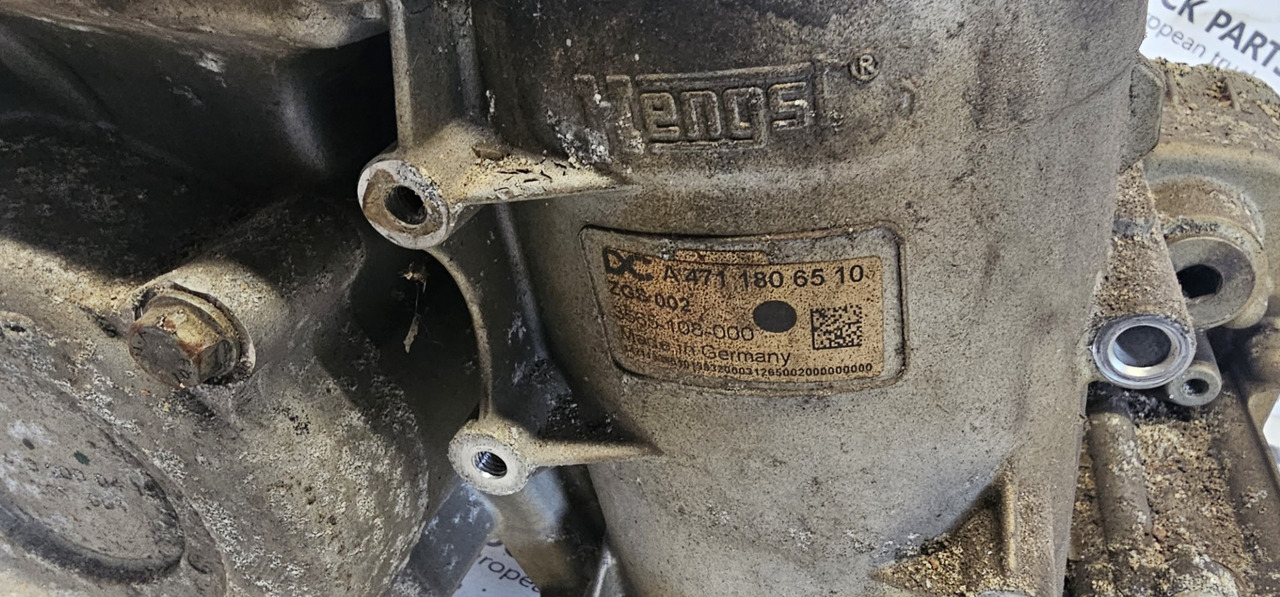 Mercedes Benz Actros MP4 EURO6, EURO 6 emission oil filter housing, oil cooler , 4711800712, 4711800012, 4711800212, 4711800312, 4711704710, 4711800265, 4711801065, 4721840380, 4721841980, 4721800309, - Hladilnik olja za Tovornjak: slika 2 Mercedes Benz Actros MP4 EURO6, EURO 6 emission oil filter housing, oil cooler , 4711800712, 4711800012, 4711800212, 4711800312, 4711704710, 4711800265, 4711801065, 4721840380, 4721841980, 4721800309, - Hladilnik olja za Tovornjak: slika 2