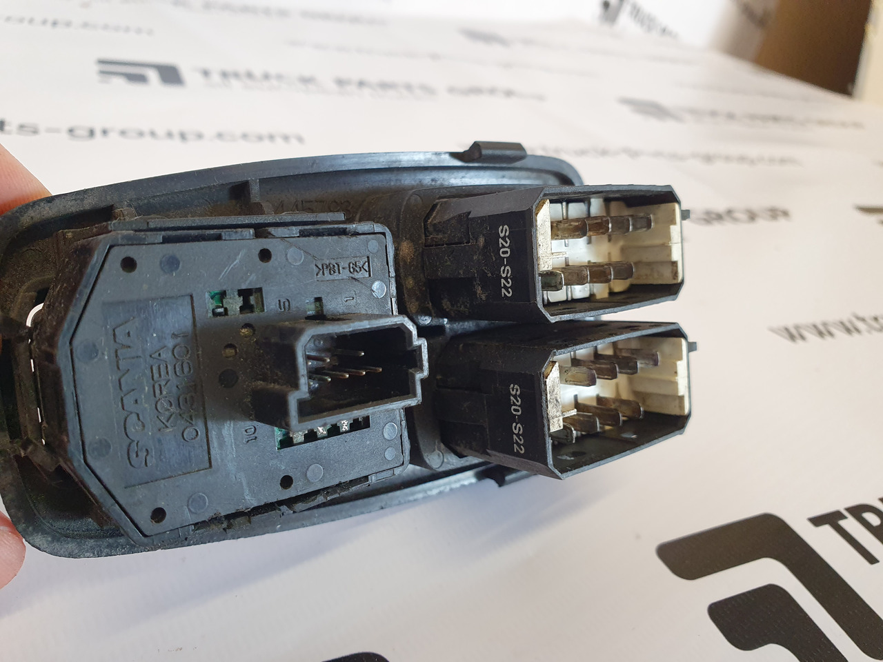 SCANIA SCANIA EURO 3 P, G, R, T series windows control unit, left + right side, windows winder, mirrors regulator switch, windows open button, driver + passenger 1469149, 1445793, 1863515, 1746398, 1863514, - Električni sistem za Tovornjak: slika 4 SCANIA SCANIA EURO 3 P, G, R, T series windows control unit, left + right side, windows winder, mirrors regulator switch, windows open button, driver + passenger 1469149, 1445793, 1863515, 1746398, 1863514, - Električni sistem za Tovornjak: slika 4