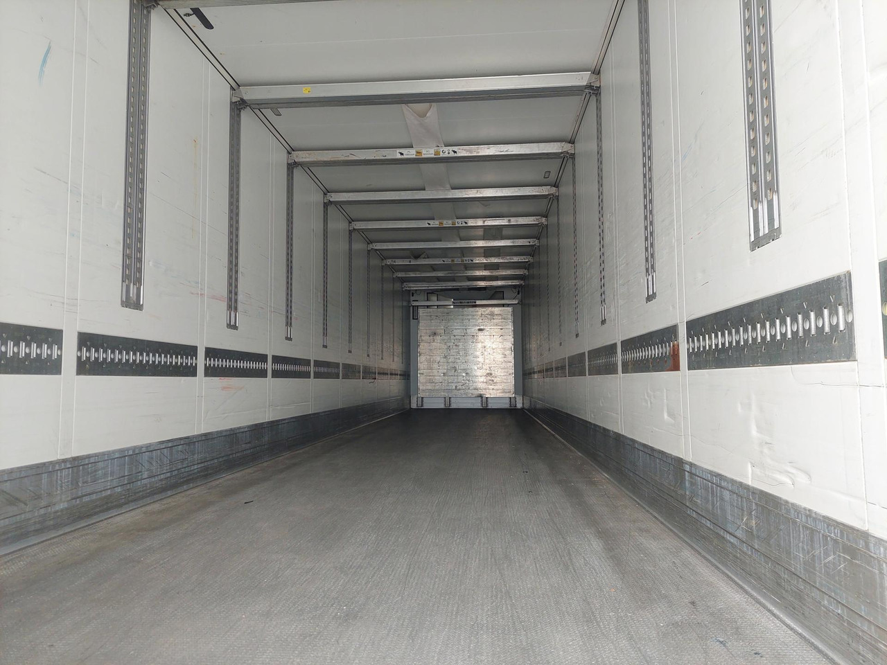 2018 Schmitz Cargobull SKO Double Deck FP 60 ThermoKing SLXi 300 Lifting Axle - Polprikolica hladilnik: slika 4 2018 Schmitz Cargobull SKO Double Deck FP 60 ThermoKing SLXi 300 Lifting Axle - Polprikolica hladilnik: slika 4