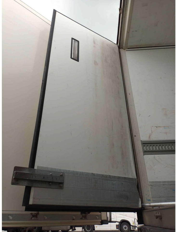 2018 Schmitz Cargobull SKO FP 45 ThermoKing SLXi 300 - Polprikolica hladilnik: slika 4 2018 Schmitz Cargobull SKO FP 45 ThermoKing SLXi 300 - Polprikolica hladilnik: slika 4