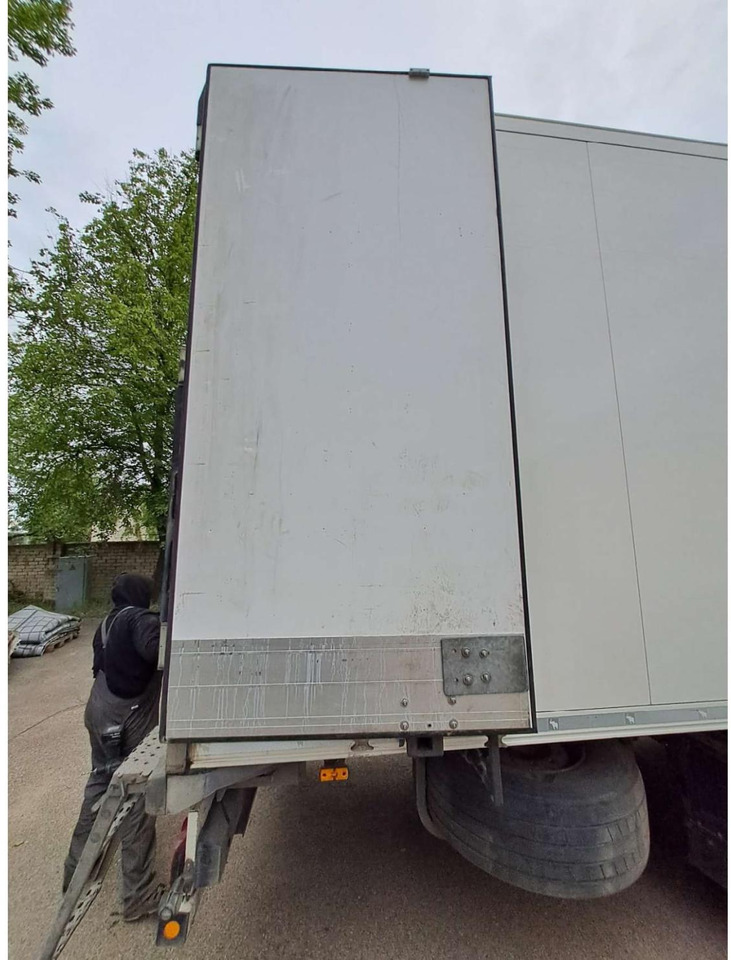 2019 Schmitz Cargobull SKO FP 60 ThermoKing SLXi 300 - Polprikolica hladilnik: slika 4 2019 Schmitz Cargobull SKO FP 60 ThermoKing SLXi 300 - Polprikolica hladilnik: slika 4