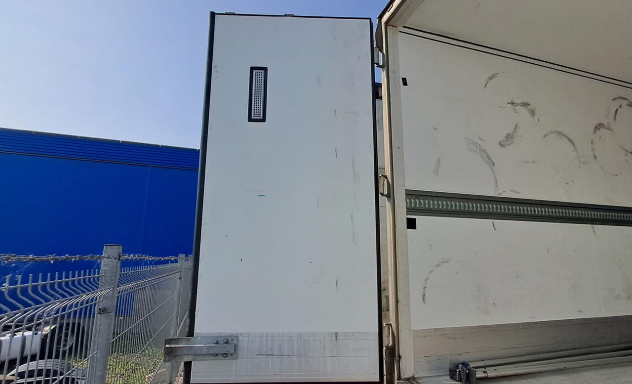 2020 Schmitz Cargobull SKO FP 60 ThermoKing SLXi 300 - Polprikolica hladilnik: slika 4 2020 Schmitz Cargobull SKO FP 60 ThermoKing SLXi 300 - Polprikolica hladilnik: slika 4