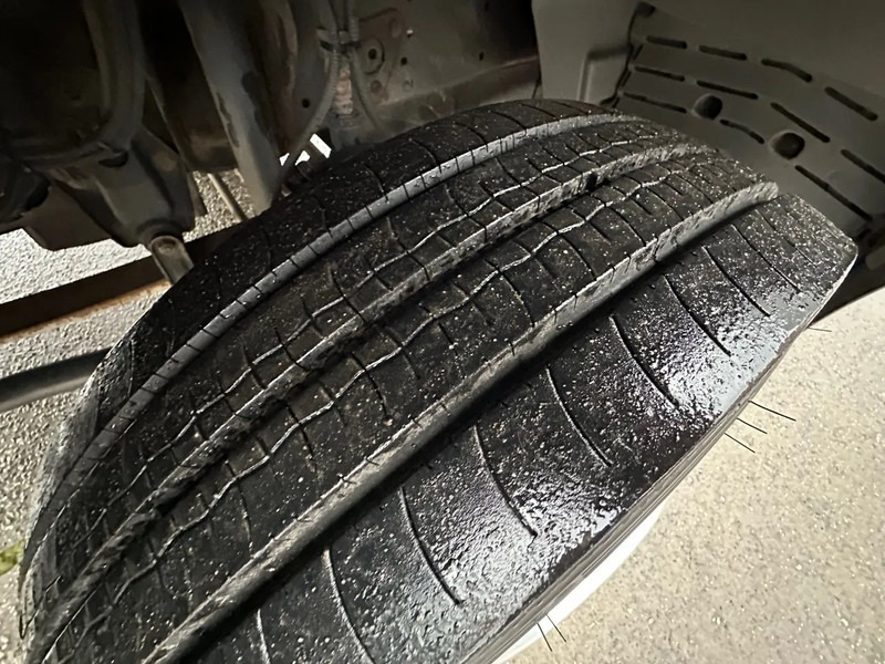 Mercedes-Benz Atego 815 / NL TRUCK / EURO 3 / LOW KM / BOX+LIFT / MANUAL / ANALOG TACHO - Tovornjak zabojnik: slika 4 Mercedes-Benz Atego 815 / NL TRUCK / EURO 3 / LOW KM / BOX+LIFT / MANUAL / ANALOG TACHO - Tovornjak zabojnik: slika 4