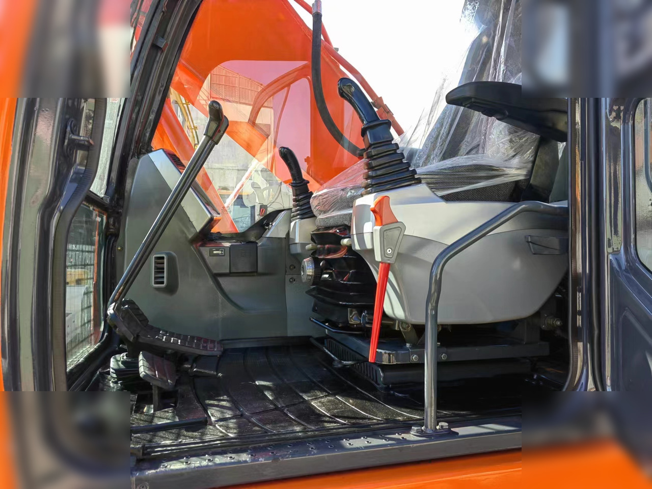 DOOSAN DX225 LC - Bager goseničar: slika 3 DOOSAN DX225 LC - Bager goseničar: slika 3