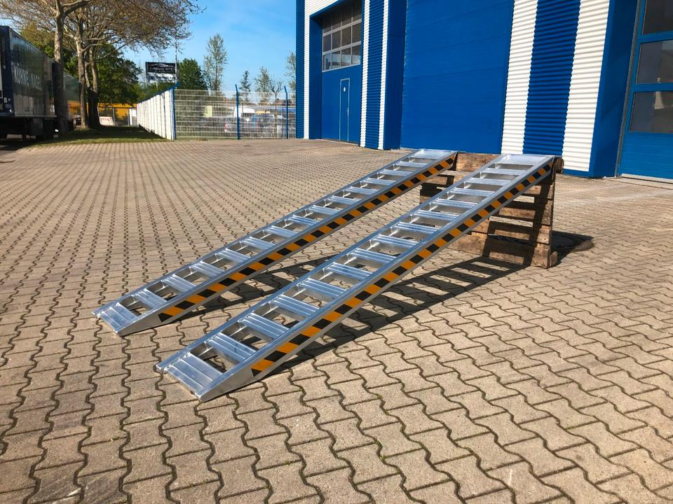 Alurampen Satz 3m 3000KG Minibagger Minilader Quad Auffahrrampe *INKL.19% MWST* - Nakladalna rampa: slika 1 Alurampen Satz 3m 3000KG Minibagger Minilader Quad Auffahrrampe *INKL.19% MWST* - Nakladalna rampa: slika 1
