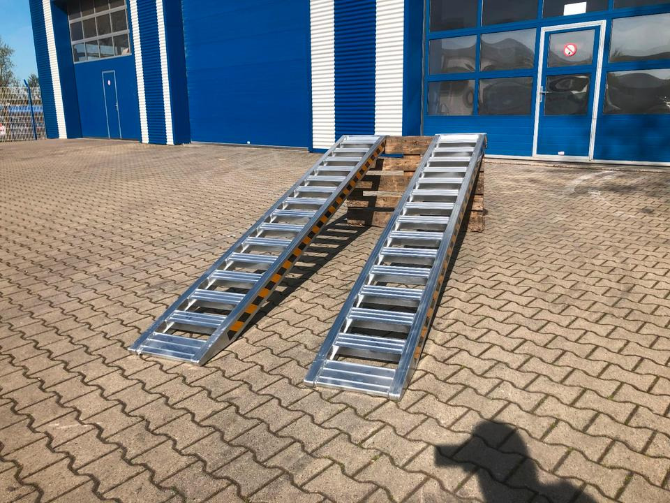 Alurampen Satz 3m 3000KG Minibagger Minilader Quad Auffahrrampe *INKL.19% MWST* - Nakladalna rampa: slika 2 Alurampen Satz 3m 3000KG Minibagger Minilader Quad Auffahrrampe *INKL.19% MWST* - Nakladalna rampa: slika 2