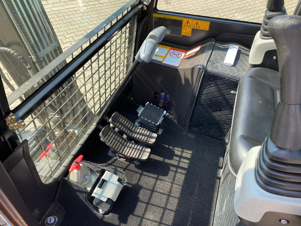 Mini bager Minibagger BK2800ASR inkl. Zubehörpaket *INKL.19% MWST*BERGER KRAUS*KUBOTA*SCHWENKARM* VERSTELLFAHRWERK*KLIMA*: slika 9