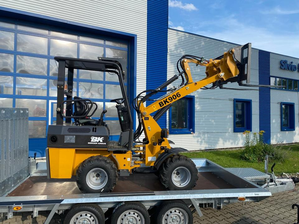 Radlader/Hoflader BK906 inkl. Tieflader und Gabel/Schaufelpaket *INKL.19% MWST*BERGER KRAUS*PERKINS*SOFORT!* - Zgibni nakladalnik, Prikolica: slika 5 Radlader/Hoflader BK906 inkl. Tieflader und Gabel/Schaufelpaket *INKL.19% MWST*BERGER KRAUS*PERKINS*SOFORT!* - Zgibni nakladalnik, Prikolica: slika 5