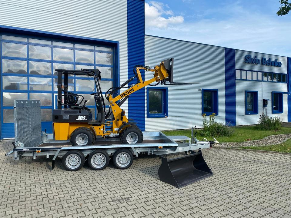 Radlader/Hoflader BK906 inkl. Tieflader und Gabel/Schaufelpaket *INKL.19% MWST*BERGER KRAUS*PERKINS*SOFORT!* - Zgibni nakladalnik, Prikolica: slika 1 Radlader/Hoflader BK906 inkl. Tieflader und Gabel/Schaufelpaket *INKL.19% MWST*BERGER KRAUS*PERKINS*SOFORT!* - Zgibni nakladalnik, Prikolica: slika 1