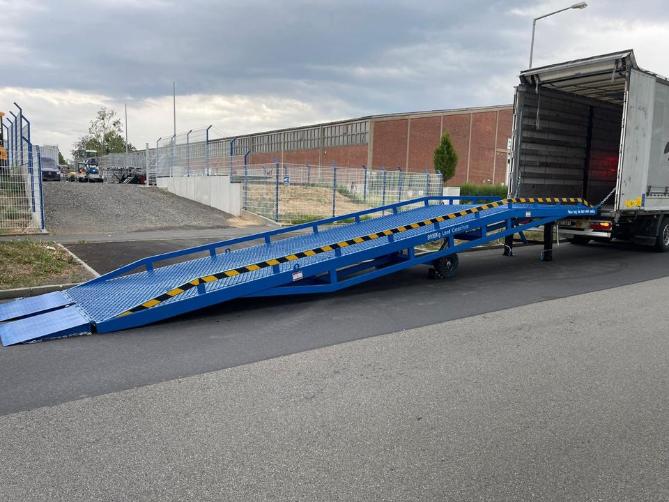 Verladerampe 8t Containerrampe LKW Rampe NEU *INKL.19% MWST*SOFORT VERFÜGBAR!* - Nakladalna rampa: slika 2 Verladerampe 8t Containerrampe LKW Rampe NEU *INKL.19% MWST*SOFORT VERFÜGBAR!* - Nakladalna rampa: slika 2