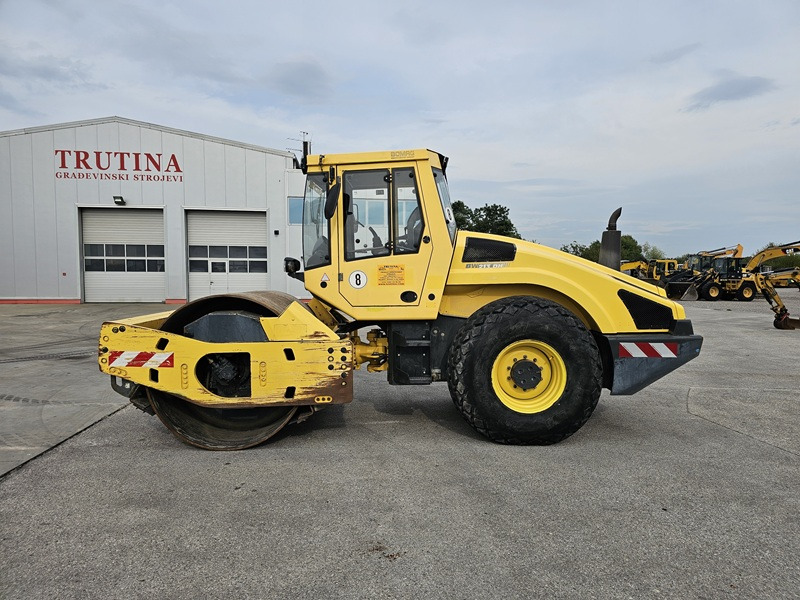 BOMAG BW213DH-4 BVC - Kompaktor: slika 1 BOMAG BW213DH-4 BVC - Kompaktor: slika 1