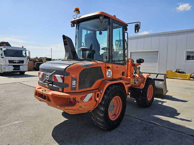 VOLVO L30G - Kolesni nakladalec: slika 4 VOLVO L30G - Kolesni nakladalec: slika 4