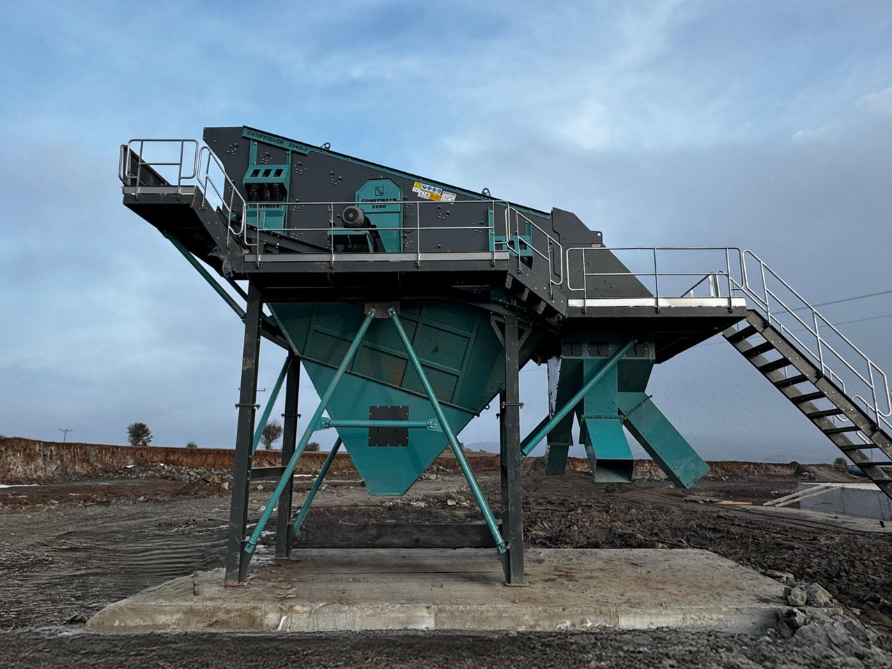 Constmach 140-180 Tph Vibrating Screen 2-3-4 Stages 1800x5000 mm - Presejalnik: slika 2 Constmach 140-180 Tph Vibrating Screen 2-3-4 Stages 1800x5000 mm - Presejalnik: slika 2