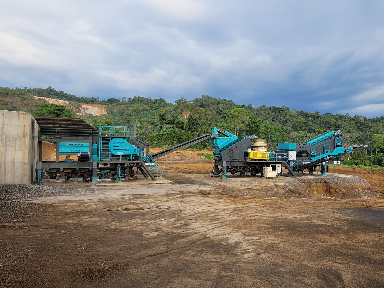 Constmach Mobile Jaw Crushing Plant With A Capacity Of 250 To 300 T/h - Mobilni drobilec: slika 2 Constmach Mobile Jaw Crushing Plant With A Capacity Of 250 To 300 T/h - Mobilni drobilec: slika 2