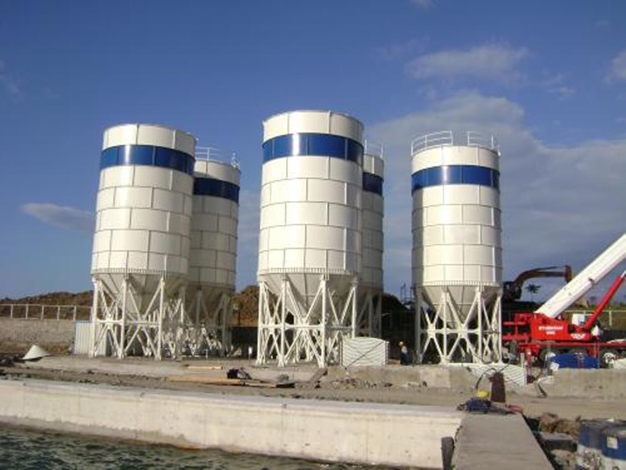Constmach Silo à Ciment d'une Capacité de 500 Tonnes - Silos za cement: slika 1 Constmach Silo à Ciment d'une Capacité de 500 Tonnes - Silos za cement: slika 1