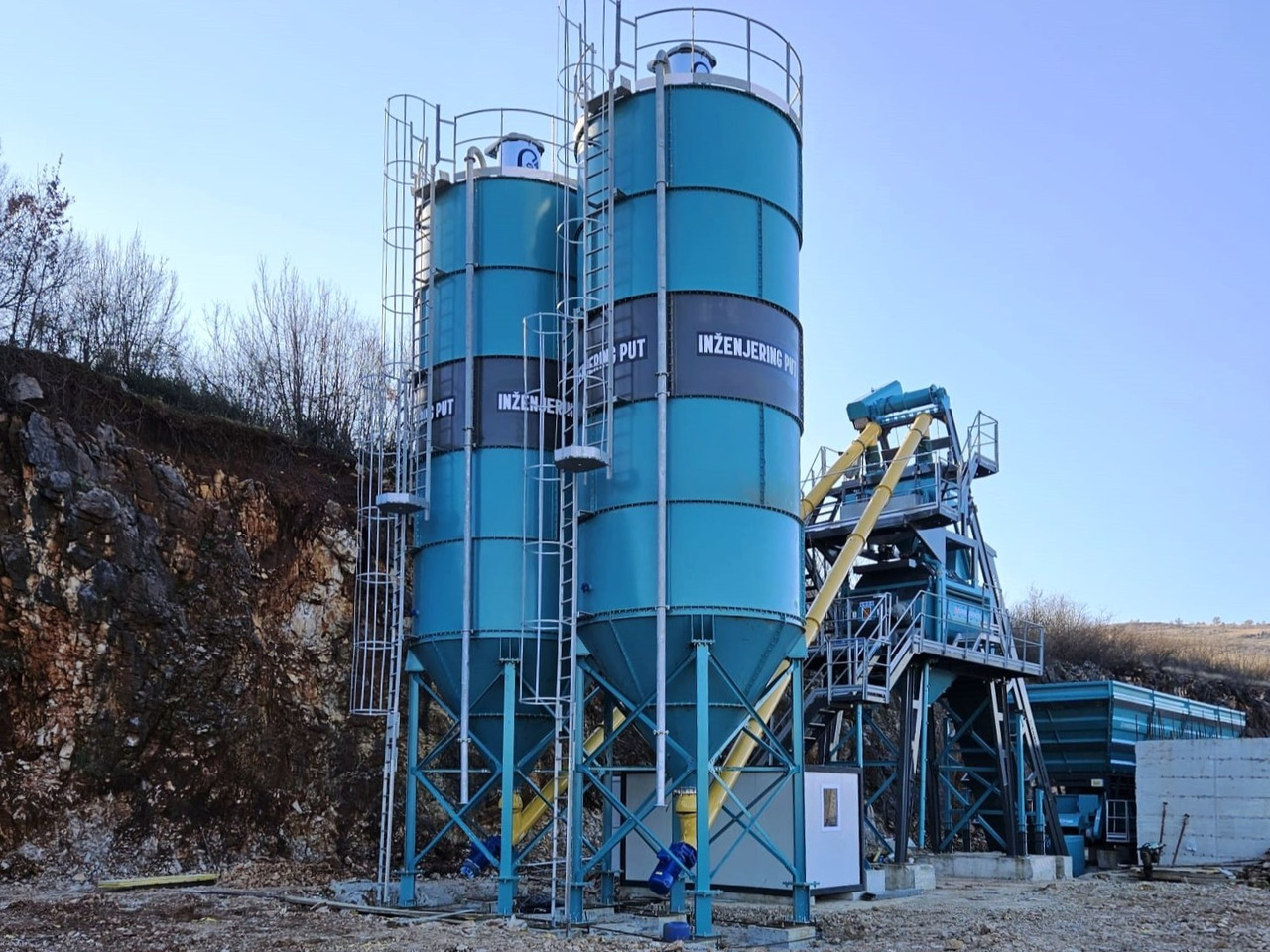 Constmach Silo à Ciment d'une Capacité de 75 Tonnes - Silos za cement: slika 1 Constmach Silo à Ciment d'une Capacité de 75 Tonnes - Silos za cement: slika 1