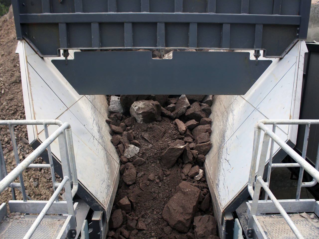 Constmach Vibrating Bunker Feeder In Capacities From 80 To 500 Tons - Rudarski stroji: slika 2 Constmach Vibrating Bunker Feeder In Capacities From 80 To 500 Tons - Rudarski stroji: slika 2