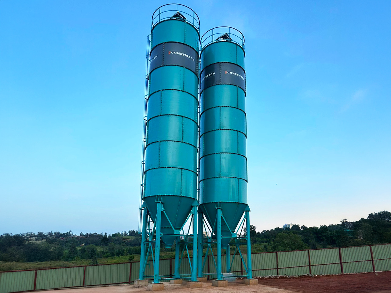 Constmach Zement Silo mit 100 Tonnen Kapazität - Silos za cement: slika 1 Constmach Zement Silo mit 100 Tonnen Kapazität - Silos za cement: slika 1
