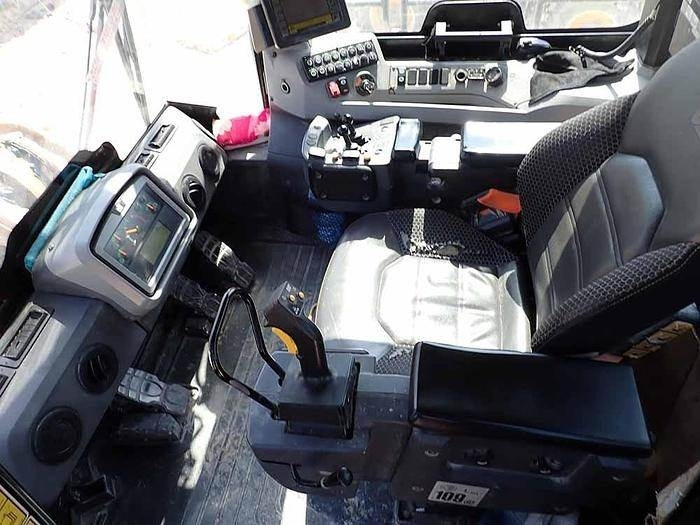 Kolesni nakladalec CAT 988K: slika 18