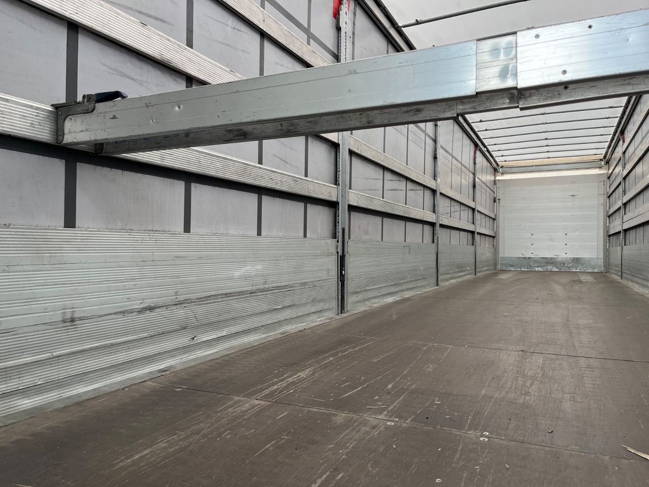 Schmitz Cargobull SCS 24 Bordwand - Polprikolica s ponjavo: slika 4 Schmitz Cargobull SCS 24 Bordwand - Polprikolica s ponjavo: slika 4