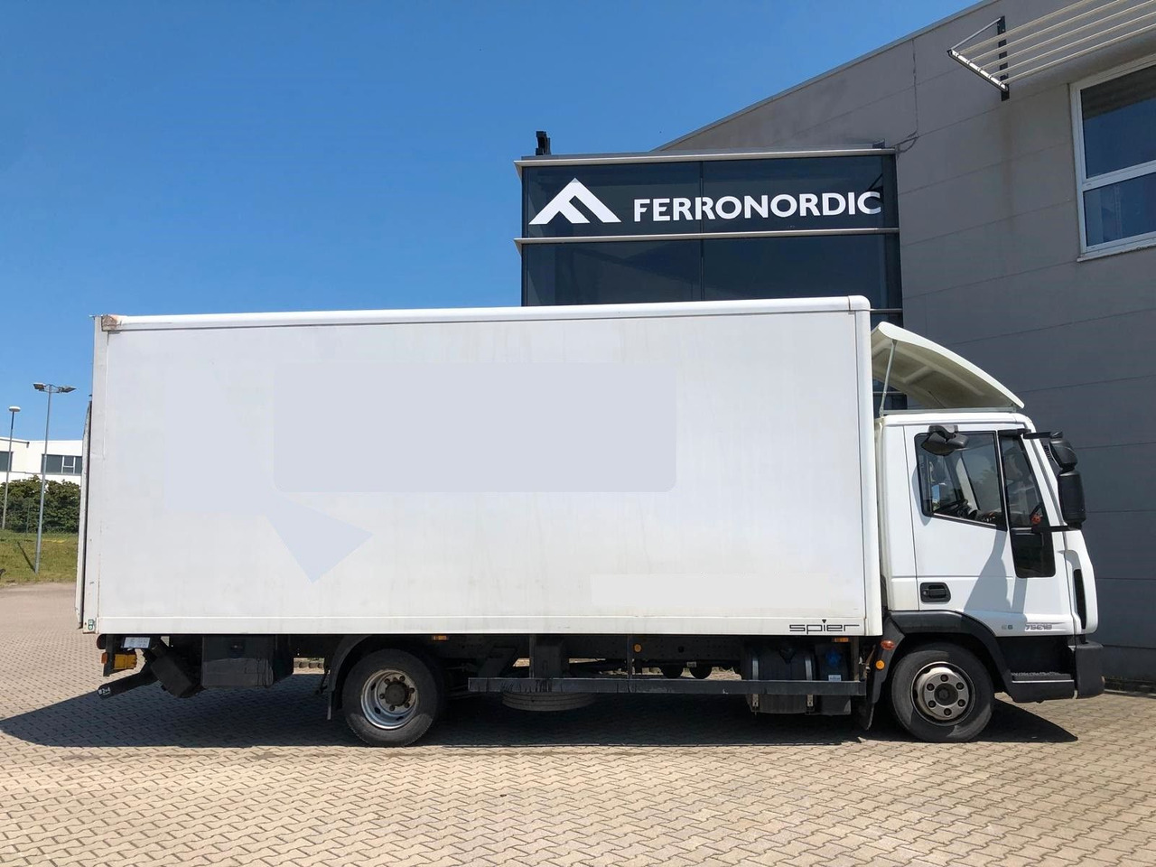 Iveco 75 E 190 Koffer*LBW*Schalter*Blatt/Luft*Klima - Dostavno vozilo z zabojnikom: slika 2 Iveco 75 E 190 Koffer*LBW*Schalter*Blatt/Luft*Klima - Dostavno vozilo z zabojnikom: slika 2