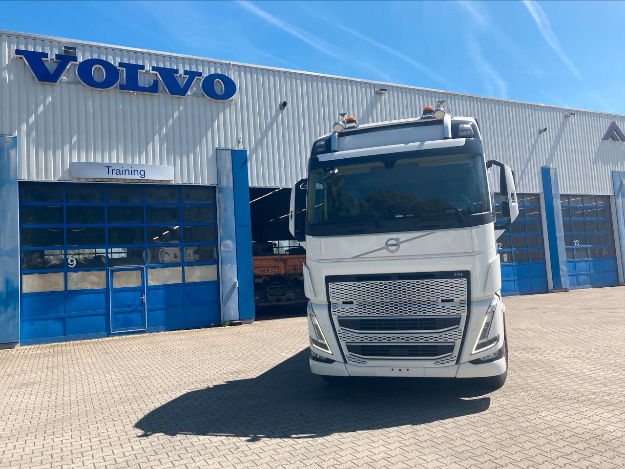 Volvo FH 6x2 R NLA Luftfederung - Tovornjak s kesonom, Tovornjak z dvigalom: slika 2 Volvo FH 6x2 R NLA Luftfederung - Tovornjak s kesonom, Tovornjak z dvigalom: slika 2