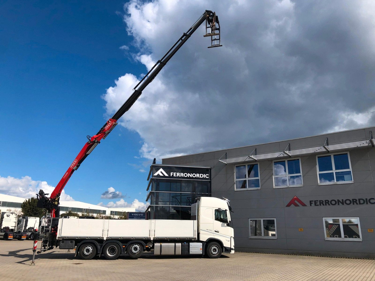 Volvo FH460 8x2 TRIDEM VLA&NLA gelenkt*FASSI F215AS.24 - Tovornjak s kesonom, Tovornjak z dvigalom: slika 1 Volvo FH460 8x2 TRIDEM VLA&NLA gelenkt*FASSI F215AS.24 - Tovornjak s kesonom, Tovornjak z dvigalom: slika 1