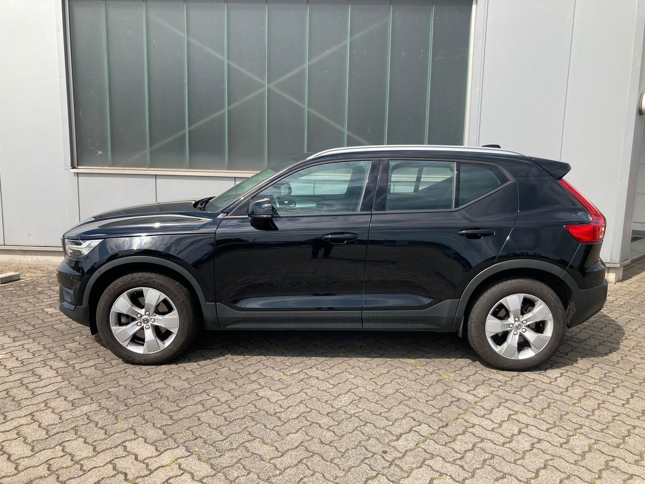 Volvo XC 40 D3 Momentum Pro AWD - SUV: slika 3 Volvo XC 40 D3 Momentum Pro AWD - SUV: slika 3