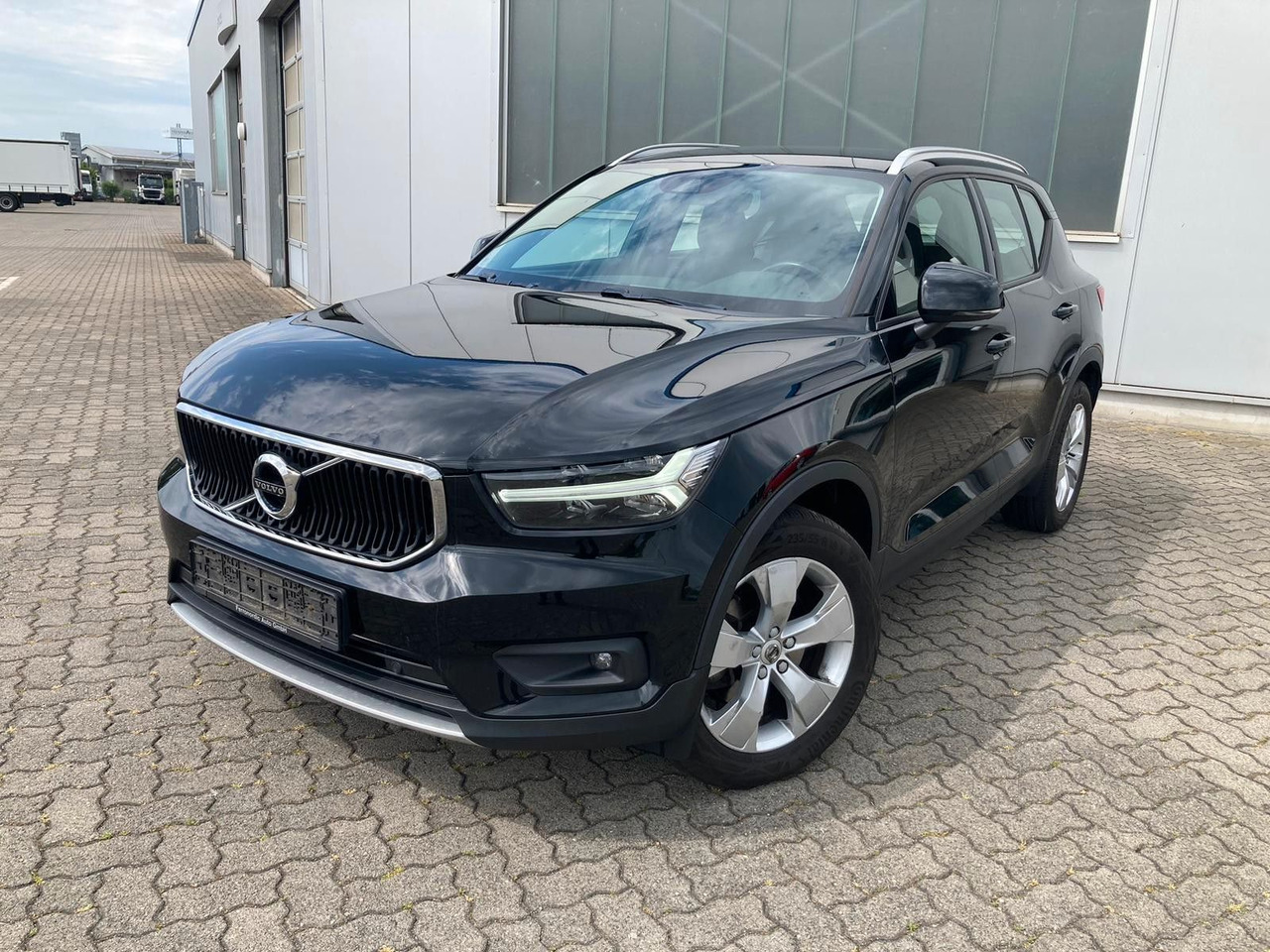 Volvo XC 40 D3 Momentum Pro AWD - SUV: slika 1 Volvo XC 40 D3 Momentum Pro AWD - SUV: slika 1