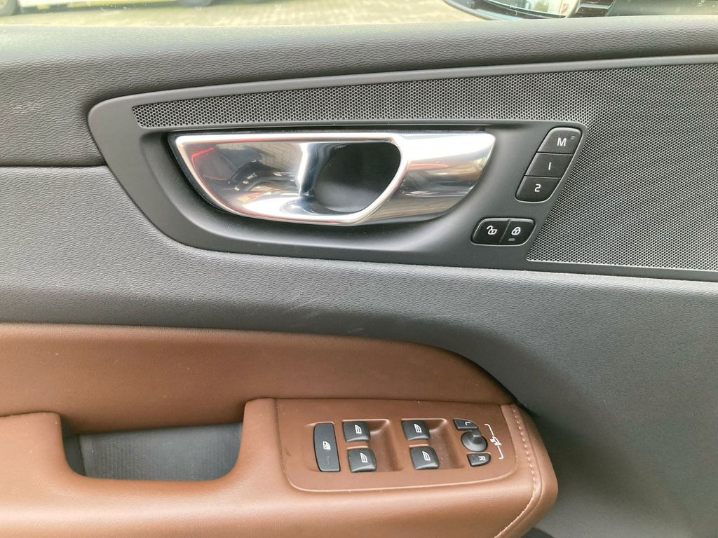 SUV Volvo XC 60 B5 Inscription AWD (Diesel): slika 11 SUV Volvo XC 60 B5 Inscription AWD (Diesel): slika 11