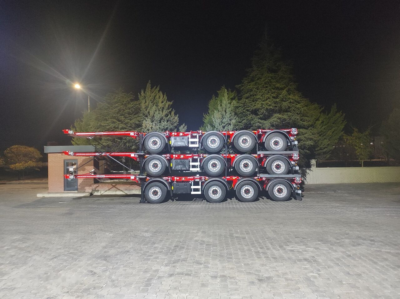 Özgül 4 AXLE HIGH CUBE CONTAINER CARRIER - Kontejnerska polprikolica/ Polprikolica z zamenljivim tovoriščem: slika 2 Özgül 4 AXLE HIGH CUBE CONTAINER CARRIER - Kontejnerska polprikolica/ Polprikolica z zamenljivim tovoriščem: slika 2