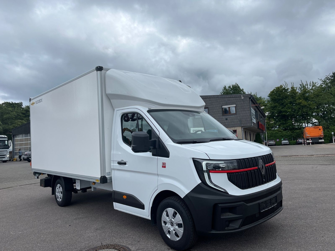 Renault MASTER HUMBAUR KOFFER - Dostavno vozilo z zabojnikom: slika 2 Renault MASTER HUMBAUR KOFFER - Dostavno vozilo z zabojnikom: slika 2