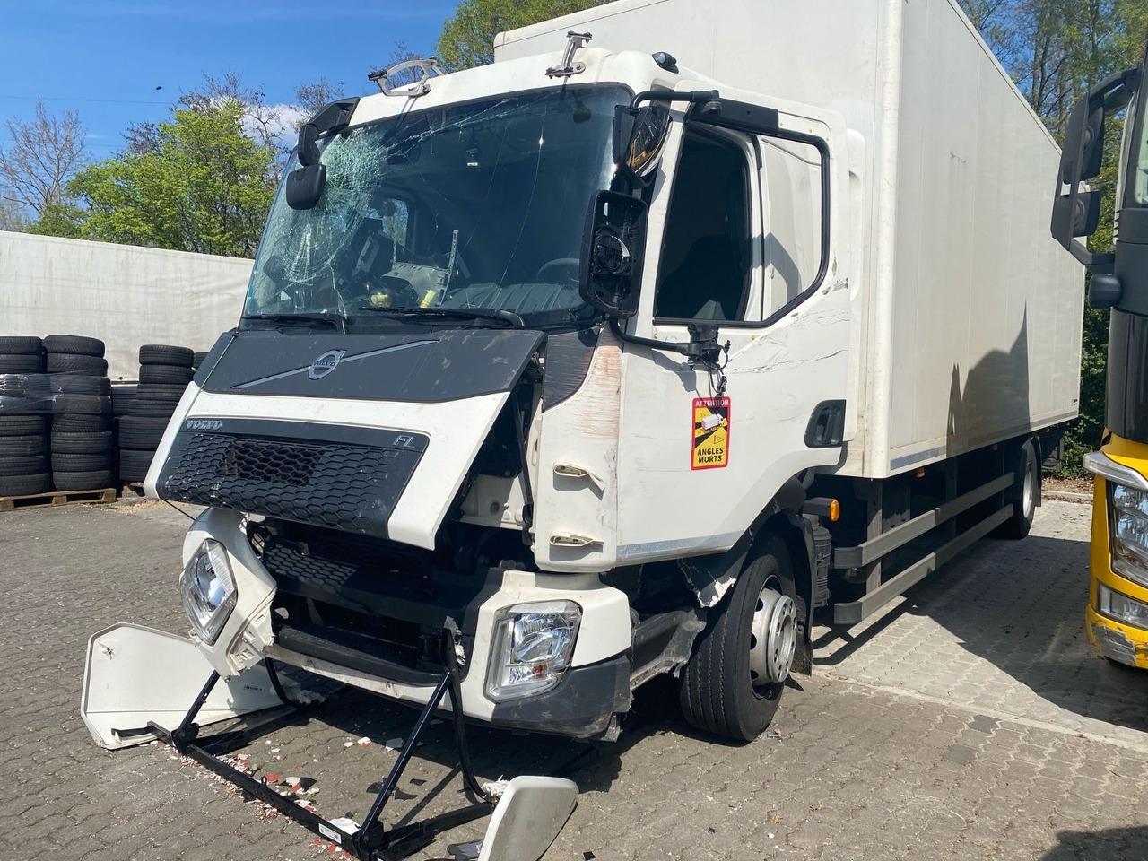 Volvo FL 16.280 Koffer Unfallschaden - Tovornjak zabojnik: slika 2 Volvo FL 16.280 Koffer Unfallschaden - Tovornjak zabojnik: slika 2