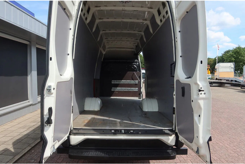 Iveco 70-C 18 Automaat L3H3 C RIJBEWIJS - Furgon: slika 4 Iveco 70-C 18 Automaat L3H3 C RIJBEWIJS - Furgon: slika 4