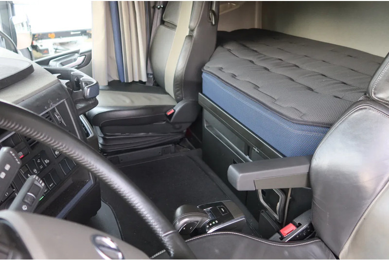 Volvo FH FH 500 Globetrotter Full Air suspension. 2 Pieces in stock. - Vlačilec: slika 5 Volvo FH FH 500 Globetrotter Full Air suspension. 2 Pieces in stock. - Vlačilec: slika 5