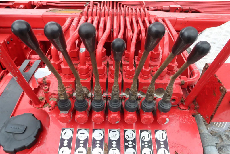 Volvo FH 460 Hooklift 8x2 Haakarm. 3x Steering axle - Tovornjak - kabelski sistem: slika 4 Volvo FH 460 Hooklift 8x2 Haakarm. 3x Steering axle - Tovornjak - kabelski sistem: slika 4