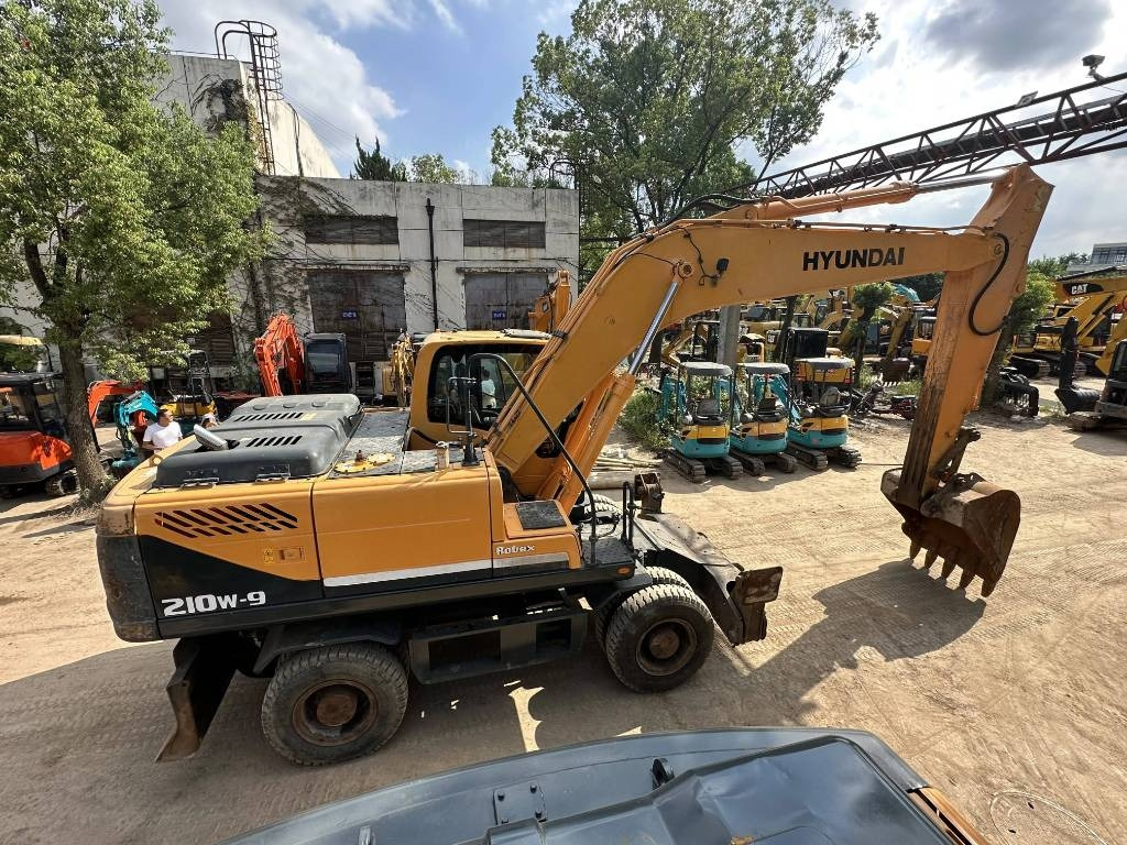 Hyundai R210W-9 - Bager na kolesih: slika 1 Hyundai R210W-9 - Bager na kolesih: slika 1