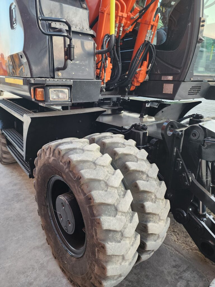 HITACHI ZX145W-6 - Bager na kolesih: slika 5 HITACHI ZX145W-6 - Bager na kolesih: slika 5