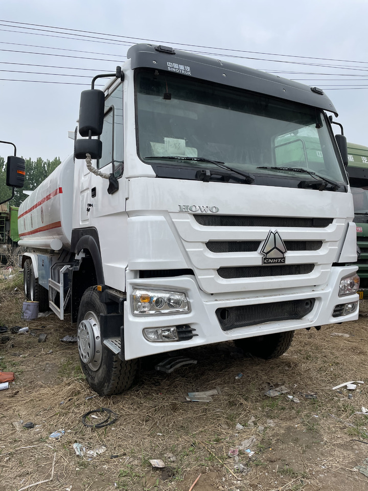 HOWO 6X4 WATER TANK TRUCK HIGH QUALITY 290HP/336HP / 371HP Tipper - Tovornjak cisterna: slika 1 HOWO 6X4 WATER TANK TRUCK HIGH QUALITY 290HP/336HP / 371HP Tipper - Tovornjak cisterna: slika 1