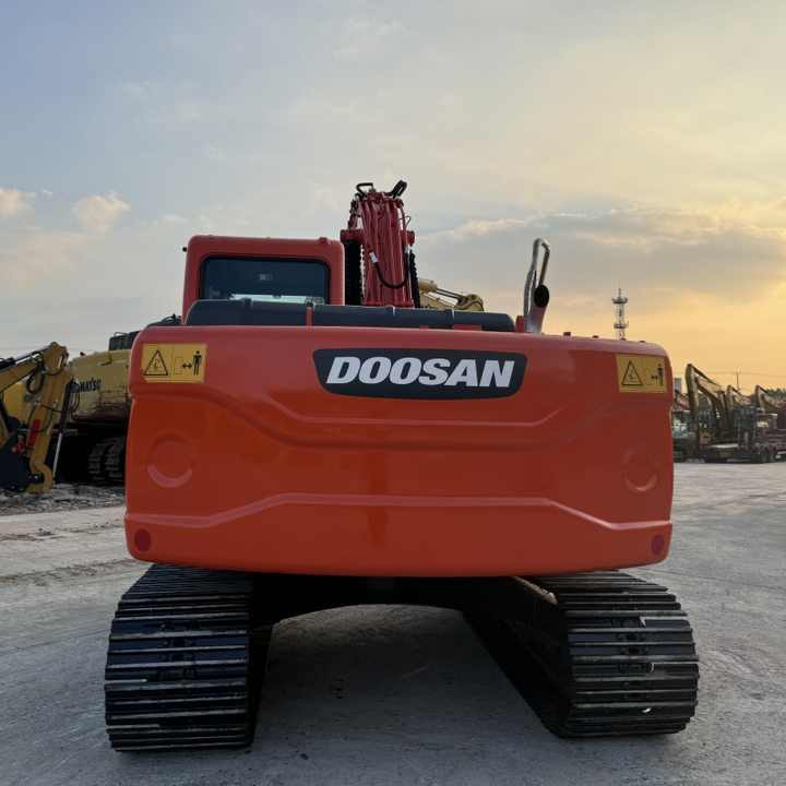 14 Ton Original Korea Used Doosan DX140LC-9c DX 140 150 225 300 Hydraulic Crawler Excavators in Good Condition Doosan140 - Bager: slika 4 14 Ton Original Korea Used Doosan DX140LC-9c DX 140 150 225 300 Hydraulic Crawler Excavators in Good Condition Doosan140 - Bager: slika 4