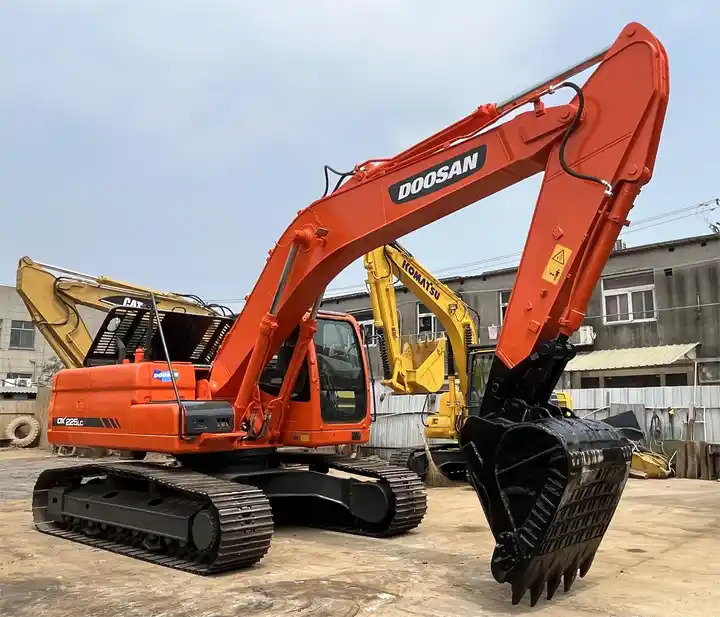 20 ton heavy machine used excavator digger doosan dx225lc with good performance - Bager goseničar: slika 2 20 ton heavy machine used excavator digger doosan dx225lc with good performance - Bager goseničar: slika 2