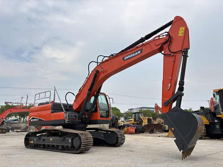 22 Tons Excavator Original Doosan Dx225LCA Crawler Digger Secondhand Used Good Condition Doosan Hydraulic Excavator on Sale - Bager goseničar: slika 2 22 Tons Excavator Original Doosan Dx225LCA Crawler Digger Secondhand Used Good Condition Doosan Hydraulic Excavator on Sale - Bager goseničar: slika 2