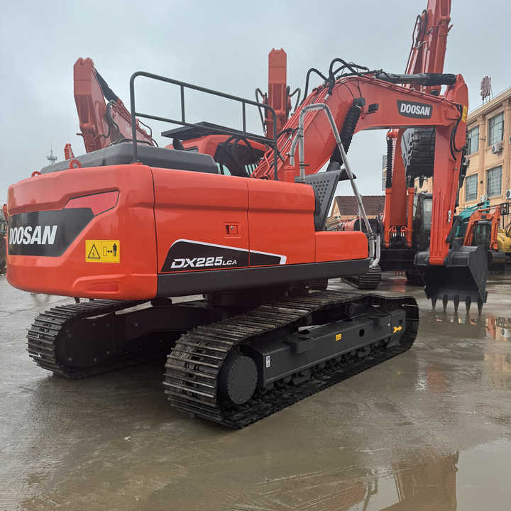 22 Tons Excavator Original Doosan Dx225LCA Crawler Digger Secondhand Used Good Condition Doosan Hydraulic Excavator on Sale - Bager goseničar: slika 1 22 Tons Excavator Original Doosan Dx225LCA Crawler Digger Secondhand Used Good Condition Doosan Hydraulic Excavator on Sale - Bager goseničar: slika 1