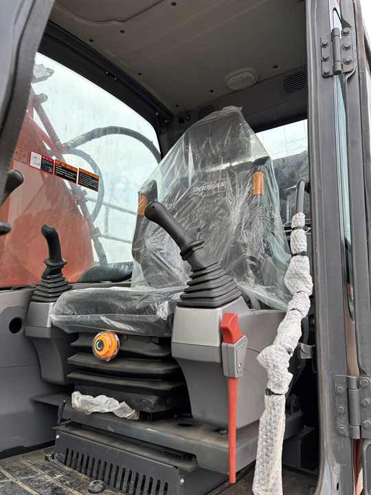 22 Tons Excavator Original Doosan Dx225LCA Crawler Digger Secondhand Used Good Condition Doosan Hydraulic Excavator on Sale - Bager goseničar: slika 4 22 Tons Excavator Original Doosan Dx225LCA Crawler Digger Secondhand Used Good Condition Doosan Hydraulic Excavator on Sale - Bager goseničar: slika 4